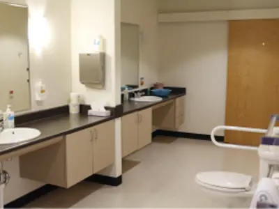 SemPrivateBathroom.png